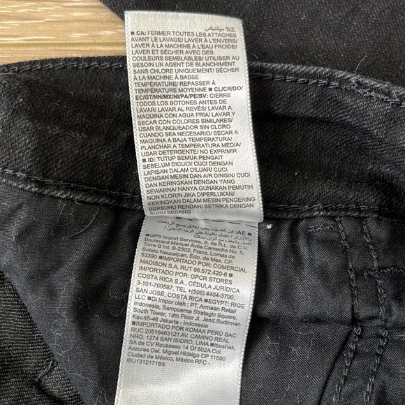 Old Navy Black Super Skinny Denim Jeans - Size 4 - Picture 6 of 7